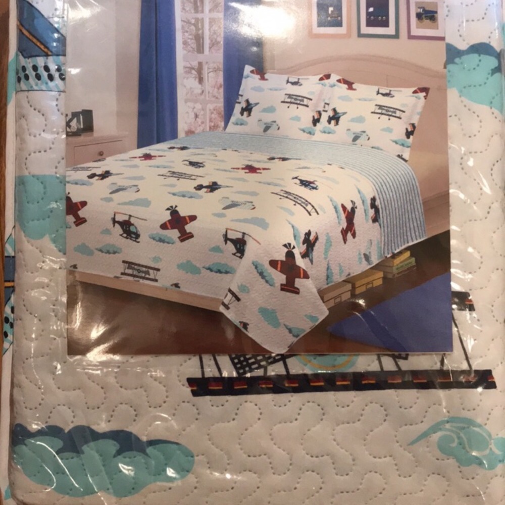 Airplane queen quilt set with 2 shams